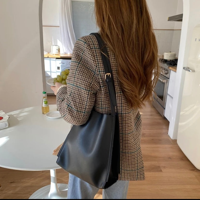 Helisent | Timeless Tote Bag