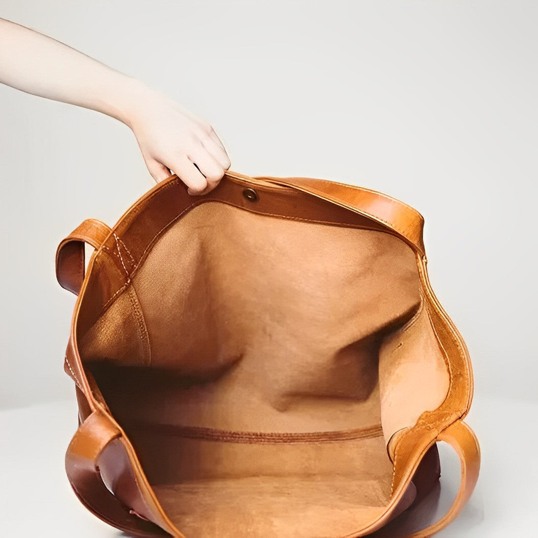 Cecily | Classic Handbag with Generous Space